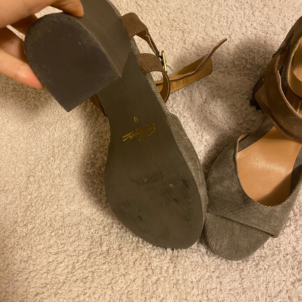 Heels - Picture 2 of 2